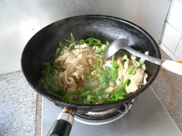 小辣椒烧豆皮步骤10