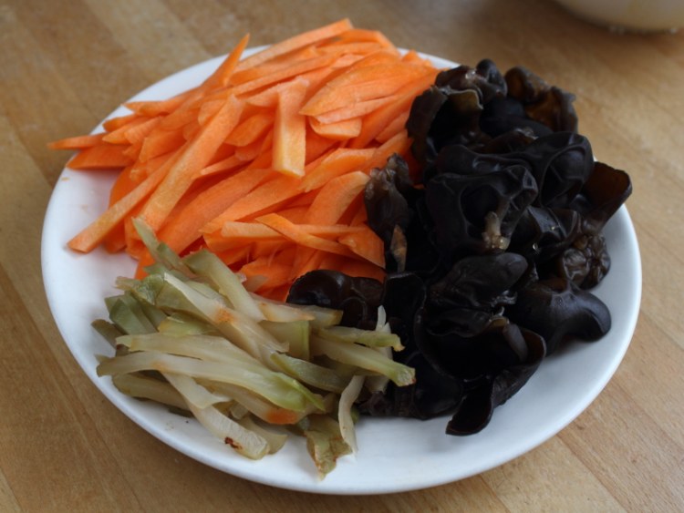 胡萝卜木耳炒牛肉步骤2