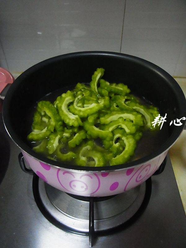 苦瓜香菇排骨汤步骤8