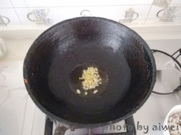 墨鱼仔炒香芹步骤5