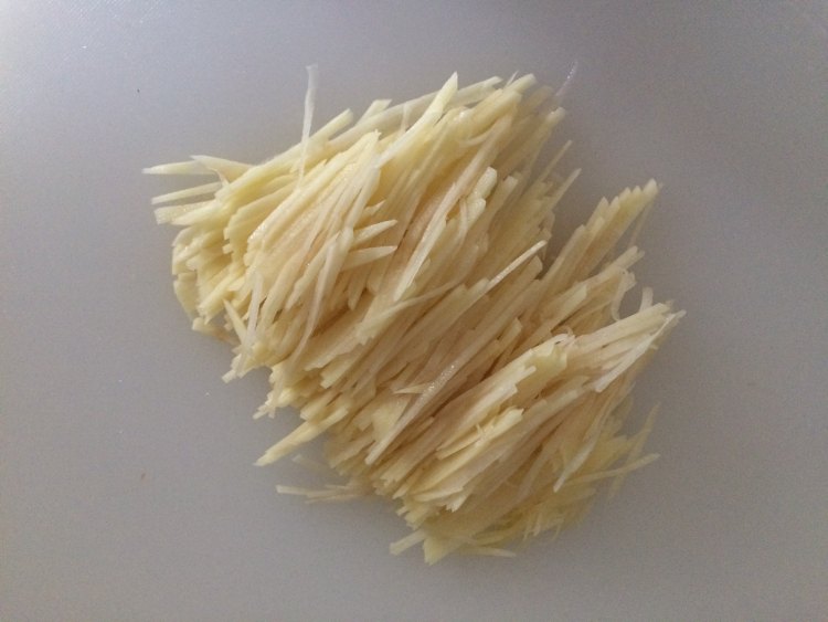 土豆丝芹菜叶汤步骤2