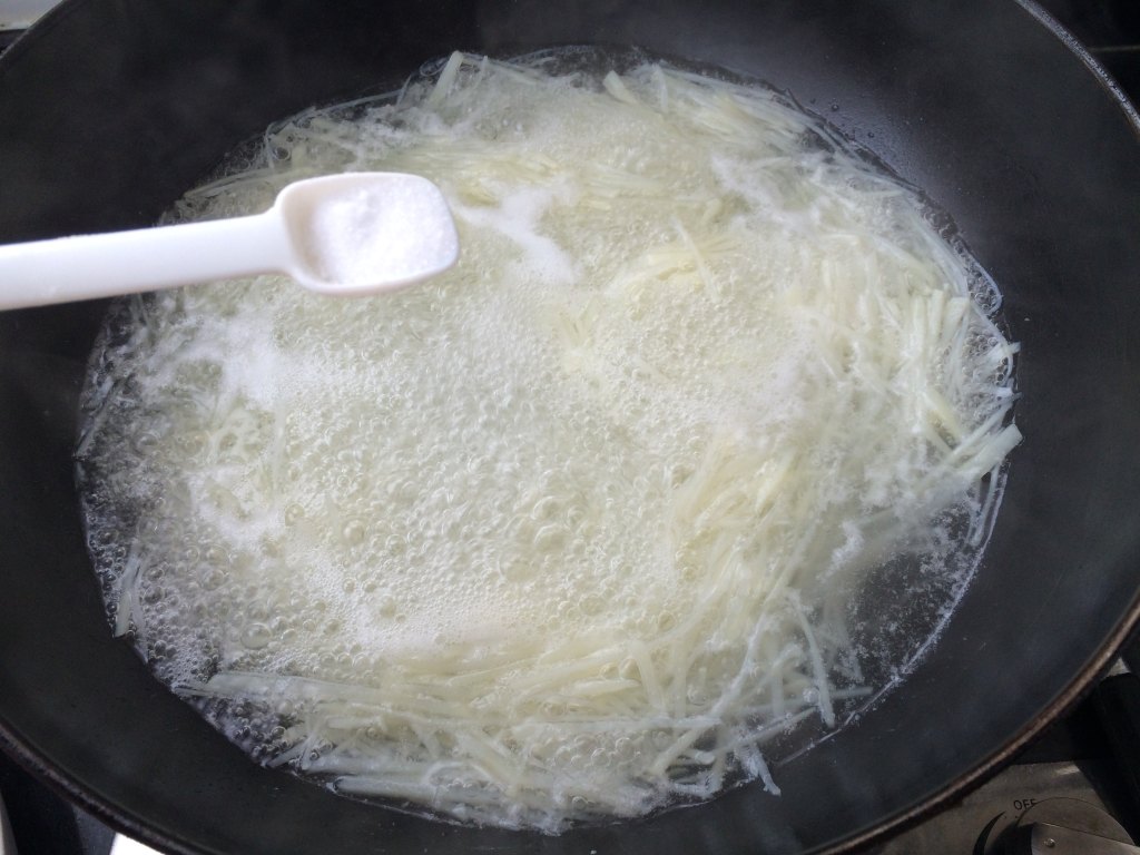 土豆丝芹菜叶汤步骤7