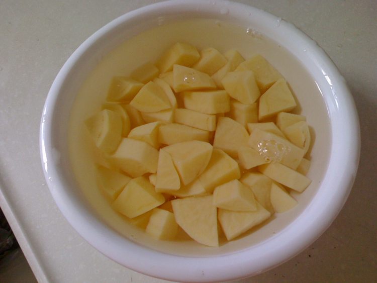 红烧土豆丁步骤2