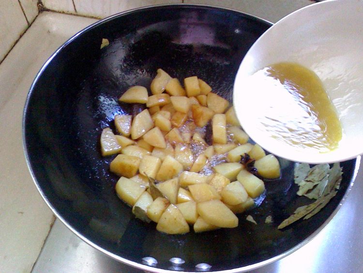 红烧土豆丁步骤6
