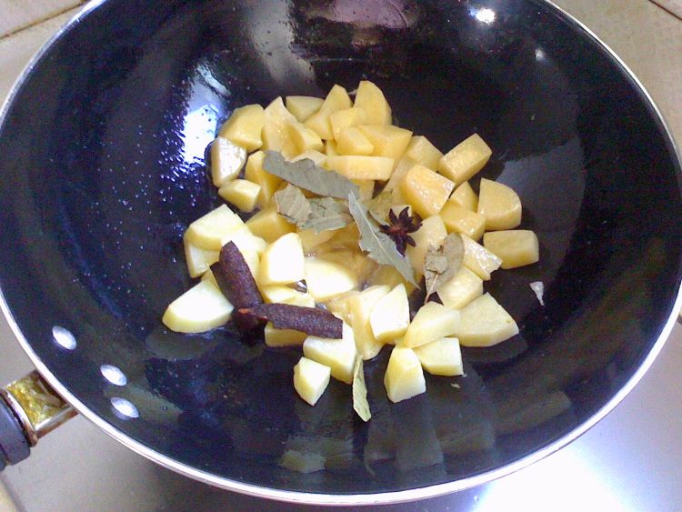 红烧土豆丁步骤4