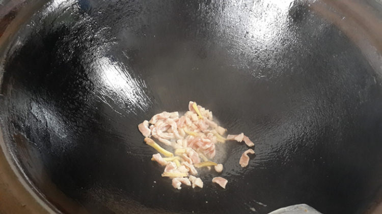 小菌菇炒肉丝步骤5