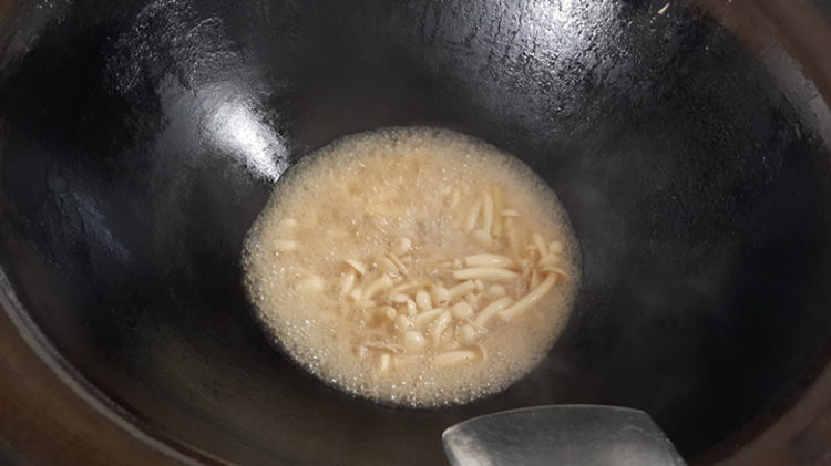 小菌菇炒肉丝步骤8