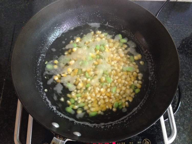 青豆玉米炒鸡丁步骤4