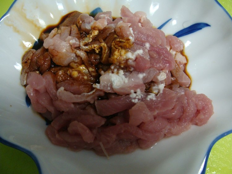 金针菇豆腐肉丝汤步骤2