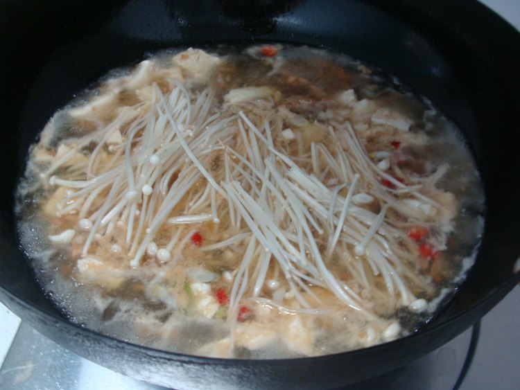 金针菇豆腐肉丝汤步骤5