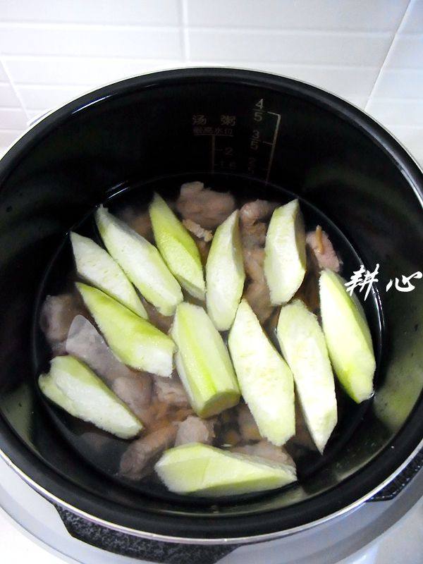 丝瓜排骨粥步骤6