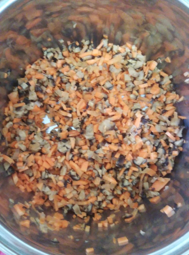 胡萝卜香菇三角包步骤17