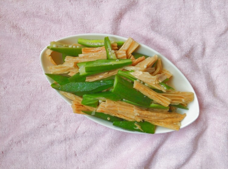 秋葵炒腐竹步骤5