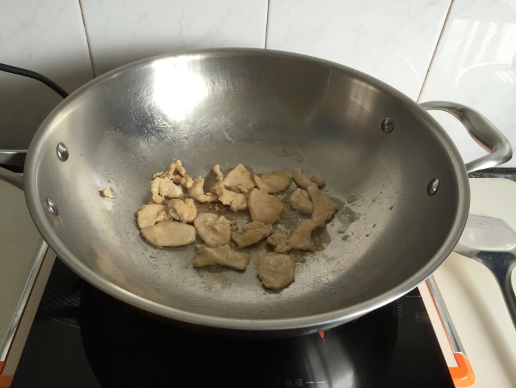 黄瓜黑木耳炒鸡片步骤4