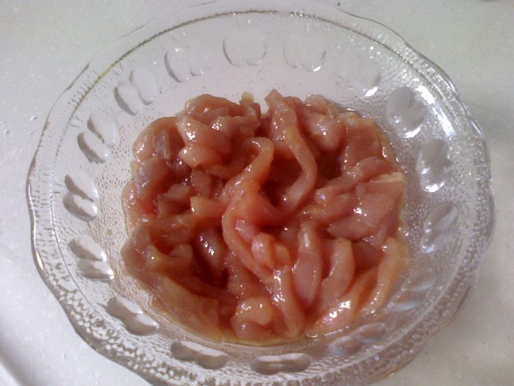 木耳肉丝四季豆步骤1