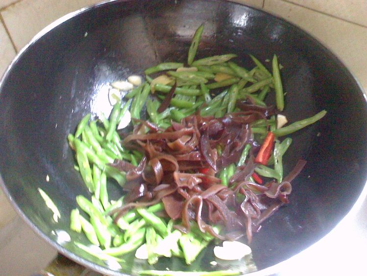 木耳肉丝四季豆步骤6