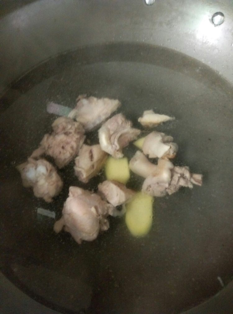 香菇鸭腿汤步骤4