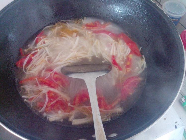 番茄金针菇汤步骤7