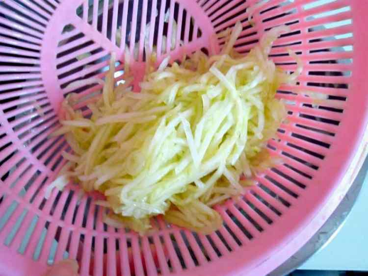 凉拌黄瓜丝步骤3