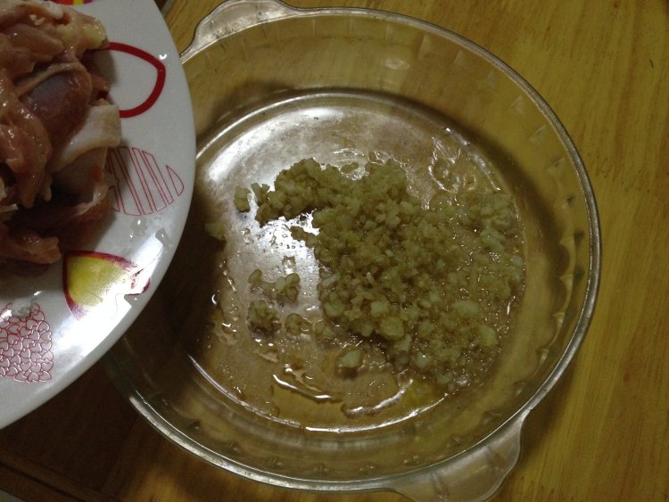 【手工美食】蒜末烧鸡步骤4