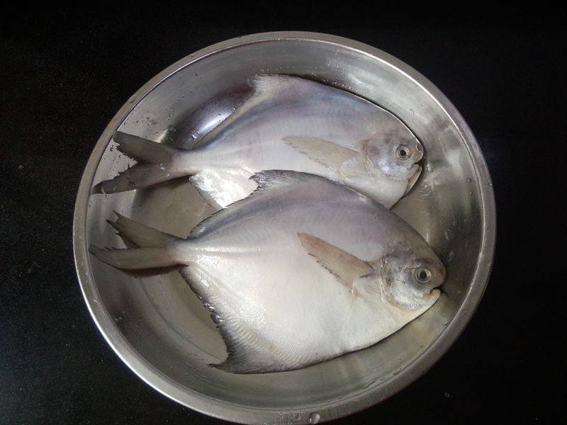 椒盐银鲳鱼步骤1