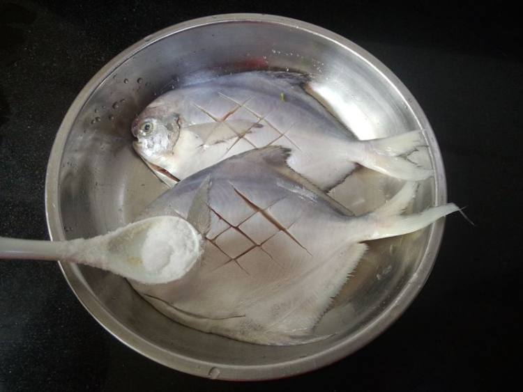 椒盐银鲳鱼步骤2