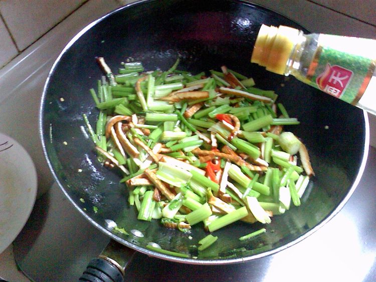 辣炒香干芹菜步骤6