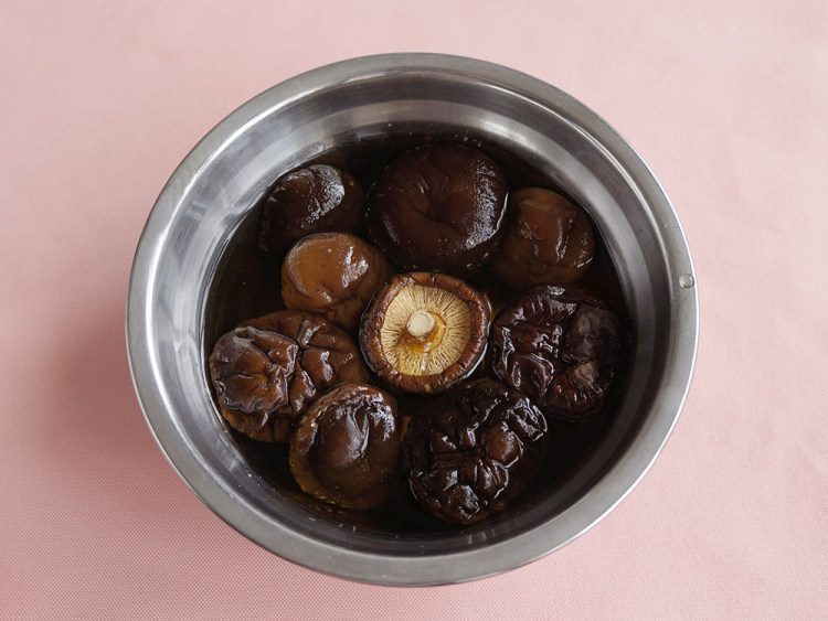 沙茶焖鸭块步骤1