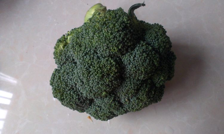 白灼西兰花步骤1