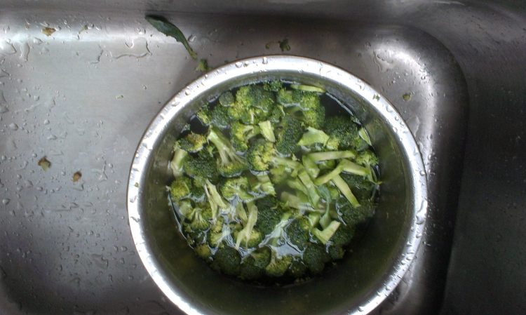 白灼西兰花步骤2