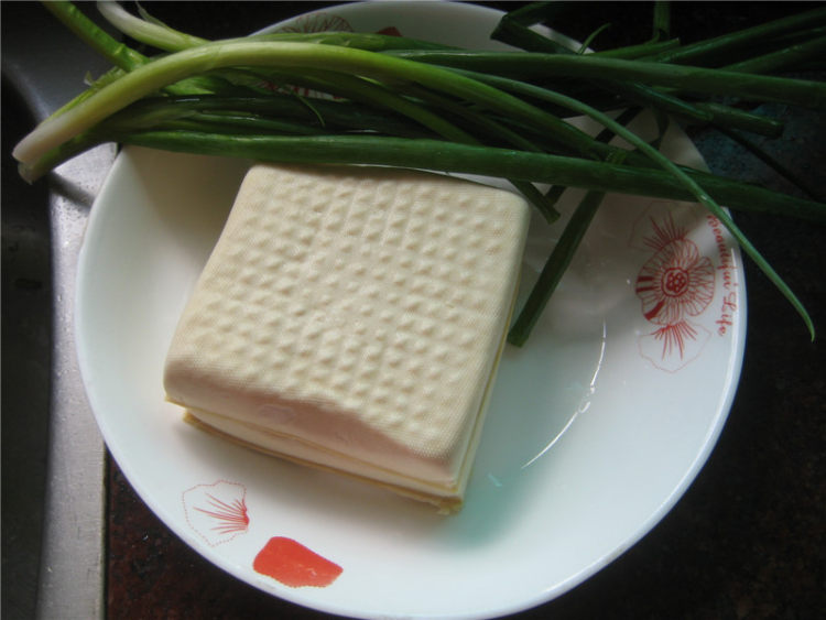 香菇焖豆腐步骤1