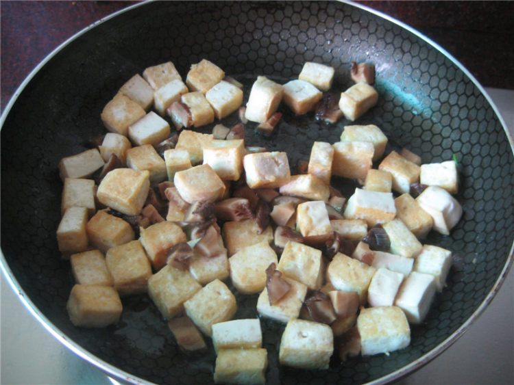 香菇焖豆腐步骤7