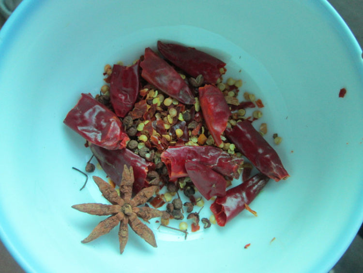 麻油芹菜花生米步骤2