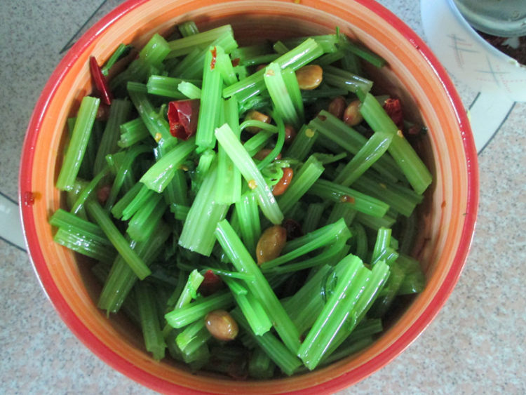 麻油芹菜花生米步骤8