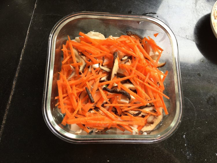 【手工美食】虾皮香菇步骤4