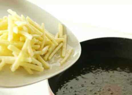 香酥椒盐土豆条步骤5