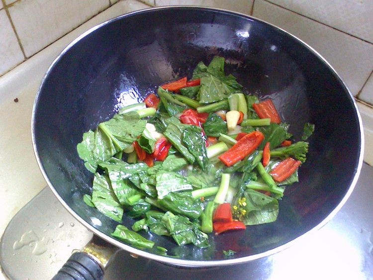 香菇炒油菜心步骤5