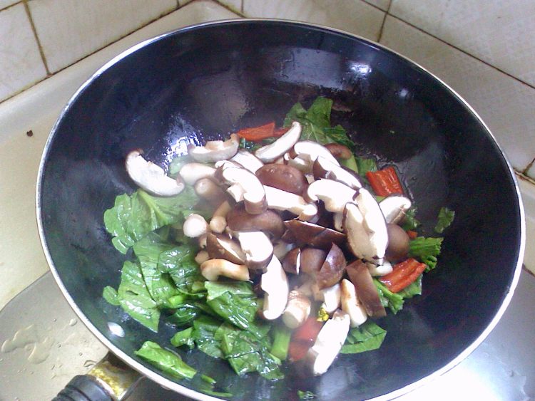 香菇炒油菜心步骤6