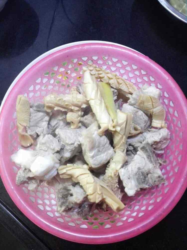 排骨鱿鱼节瓜汤步骤4