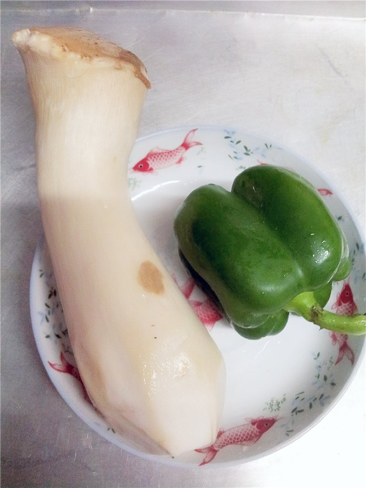青椒杏鲍菇步骤1