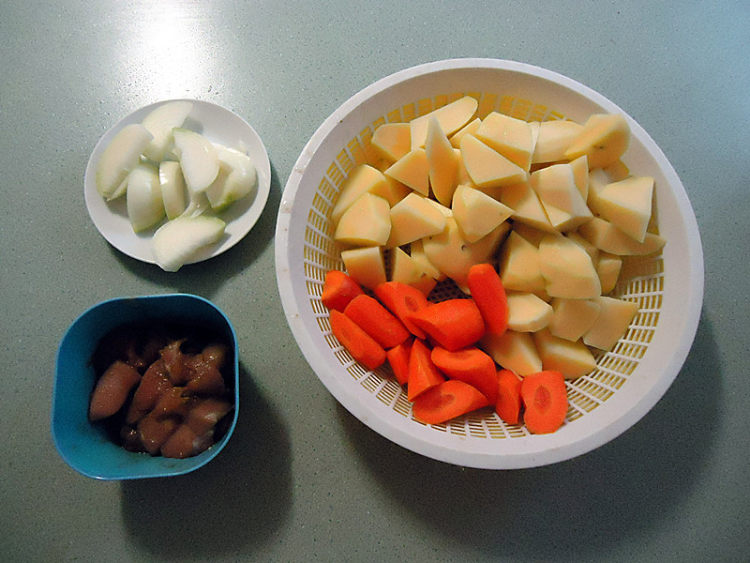咖喱鸡肉土豆步骤2