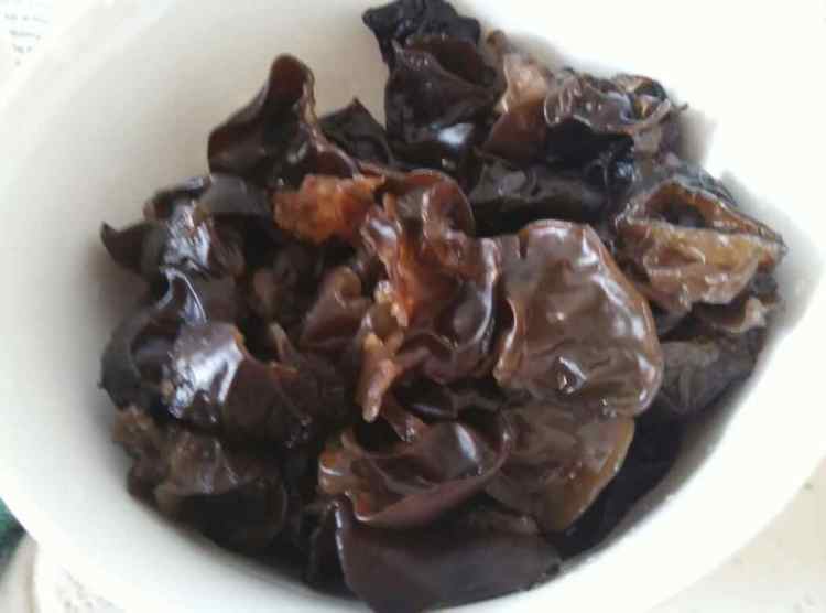 荷兰豆炒藕片木耳步骤5