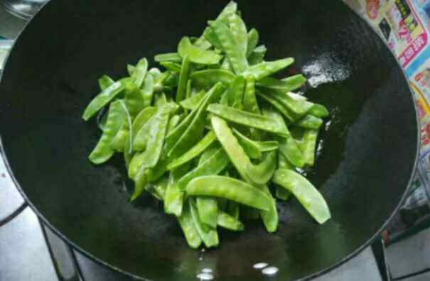 荷兰豆炒藕片木耳步骤6