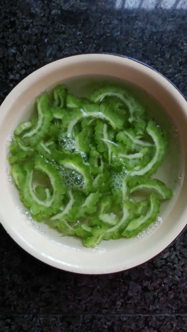 苦瓜煎饼步骤1