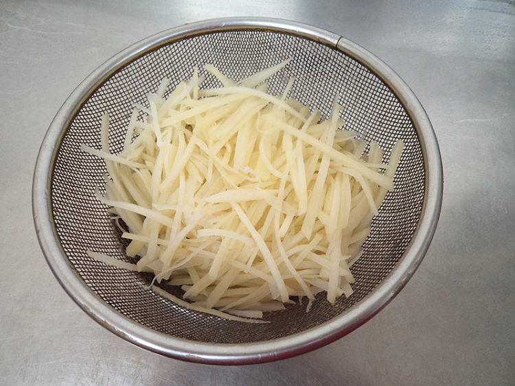 土豆丝拌火腿步骤5