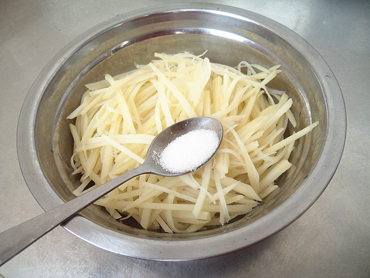 土豆丝拌火腿步骤7
