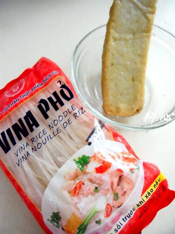 炸鱼饼河粉汤步骤1
