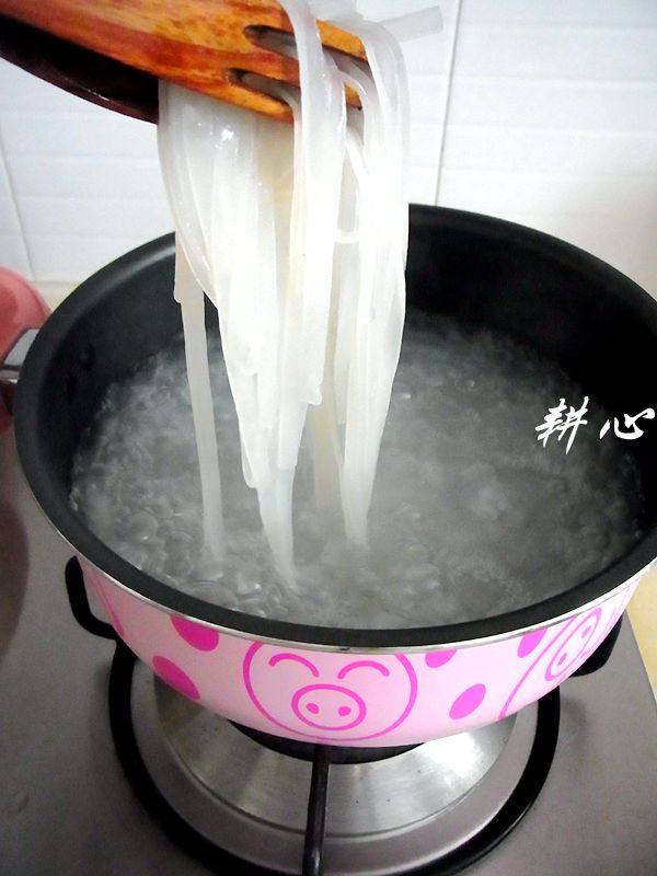 炸鱼饼河粉汤步骤4