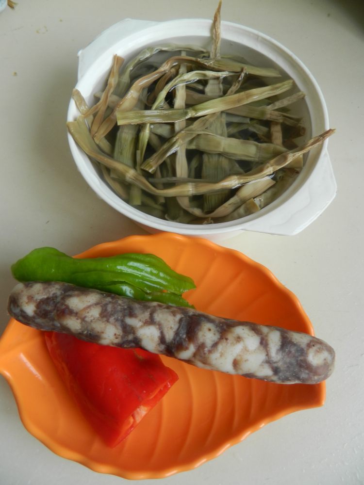 笋干炒腊肠步骤1