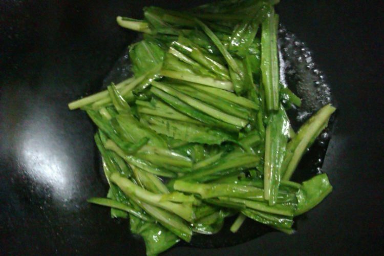 清炒油麦菜步骤4